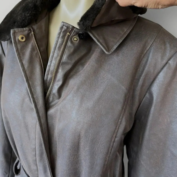 Giacca Vintage Faux Leather Belted Peacoat Jacket Faux Fur Collar Size XL Brown - Picture 8 of 16